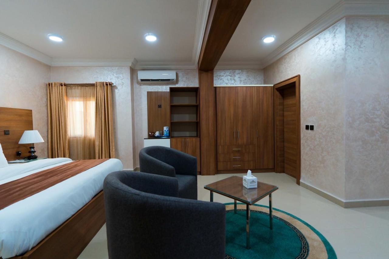 Phoenicia Suites Wupa Exterior foto